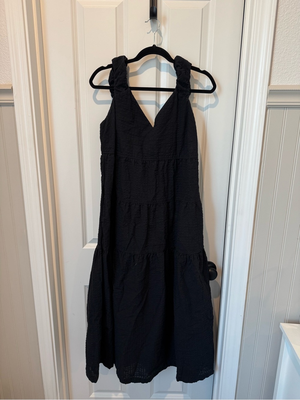 Old Navy Black Tiered V-Neck Sleeveless Dress